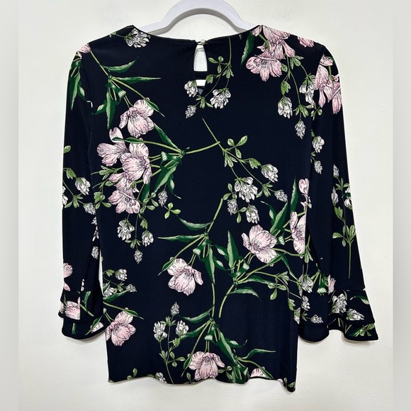 New! Karl Lagerfeld Paris Floral Yessie Trumpet Sleeve Blouse - Picture 4 of 6